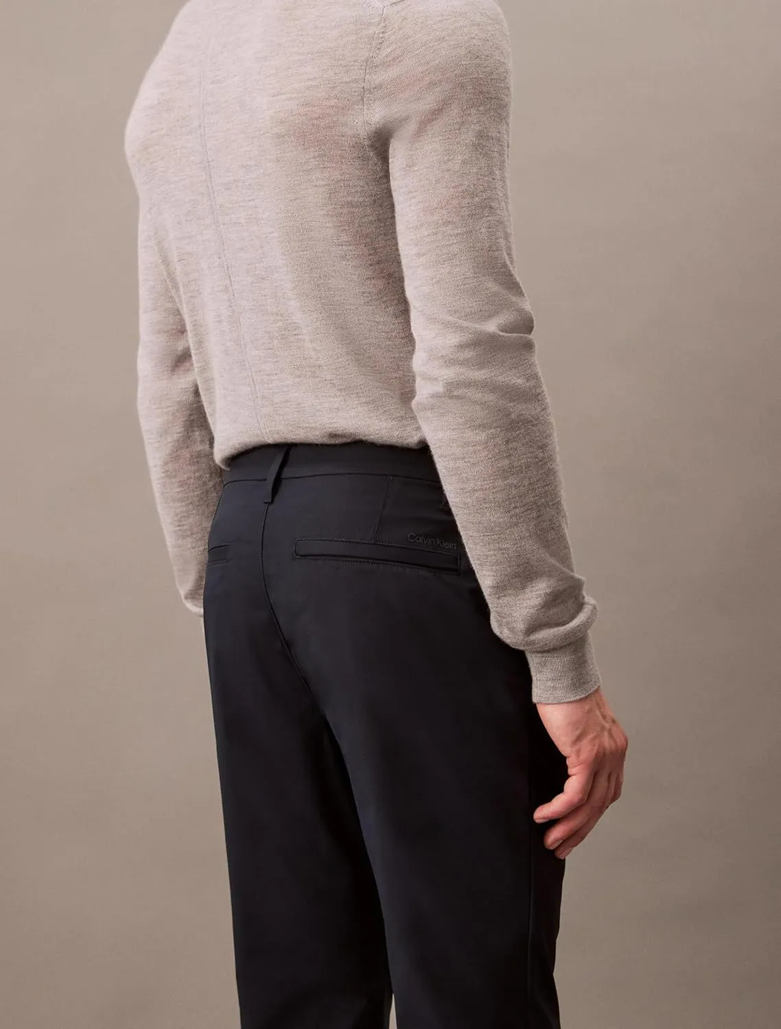 Calvin Klein Men's Modern Stretch Wrinkle Resistant Chino Pants in Slim Fit