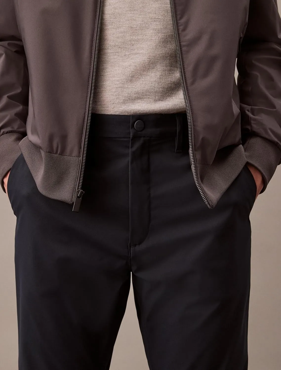 Calvin Klein Men's Modern Stretch Wrinkle Resistant Chino Pants in Slim Fit