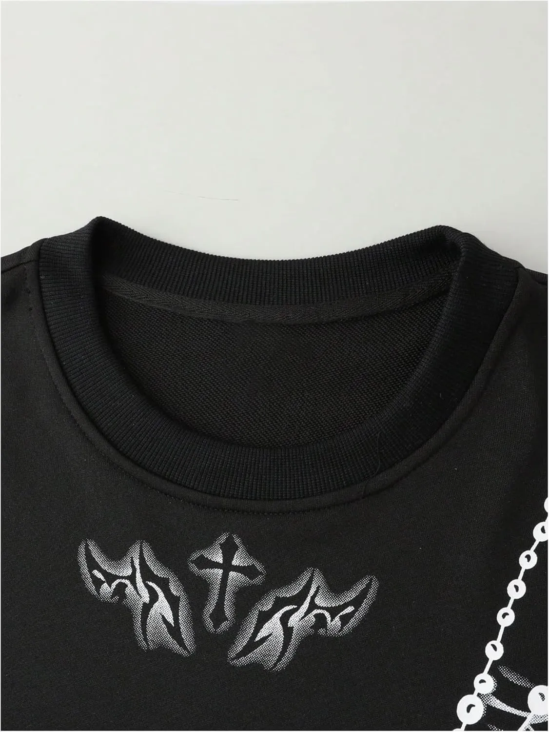 WDIRARA Men's Graphic Cross Print Long Sleeve Sweatshirts Crew Neck Pullover Tops Streetwear